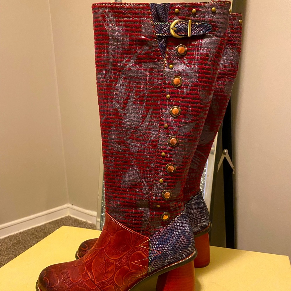 mid calf L’Artiste boots